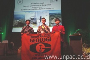  students from the Faculty of Geological Engineering (FTG) Unpad whose piece of research enabled them to represent Indonesia and take part in an international conference, “the 26th International Applied Geochemistry Symposium (IAGS) on November 18-21, 2013 in Rotorua Convention Center, Rotorua, New Zealand.