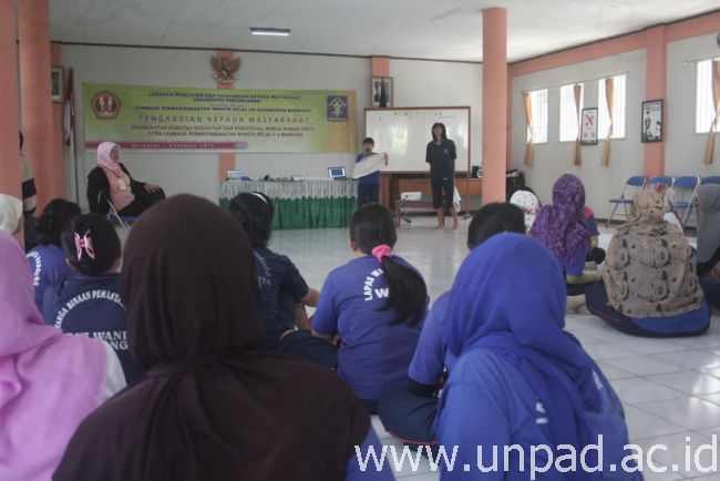 Antusiasme warga binaan Lapas Wanita Klas IIA Sukamiskin ketika melakukan role play dalam rangka kegiatan PKM Unpad *