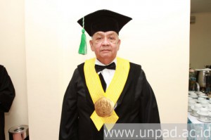 Prof. Dr. Ir. H. Amir Hamzah Soemintapoetra (Foto olehL Tedi Yusup)*
